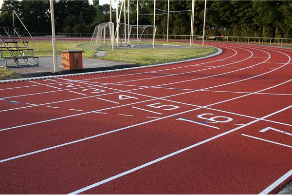 Renovatie kunststof atletiekpiste in PU - Sportinfrabouw NV